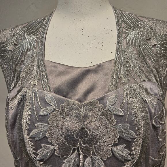 Sue Wong Nocturne Gray Silver Embroidered Lace Sheath Cocktail Dress, Size 8 - Picture 3 of 11
